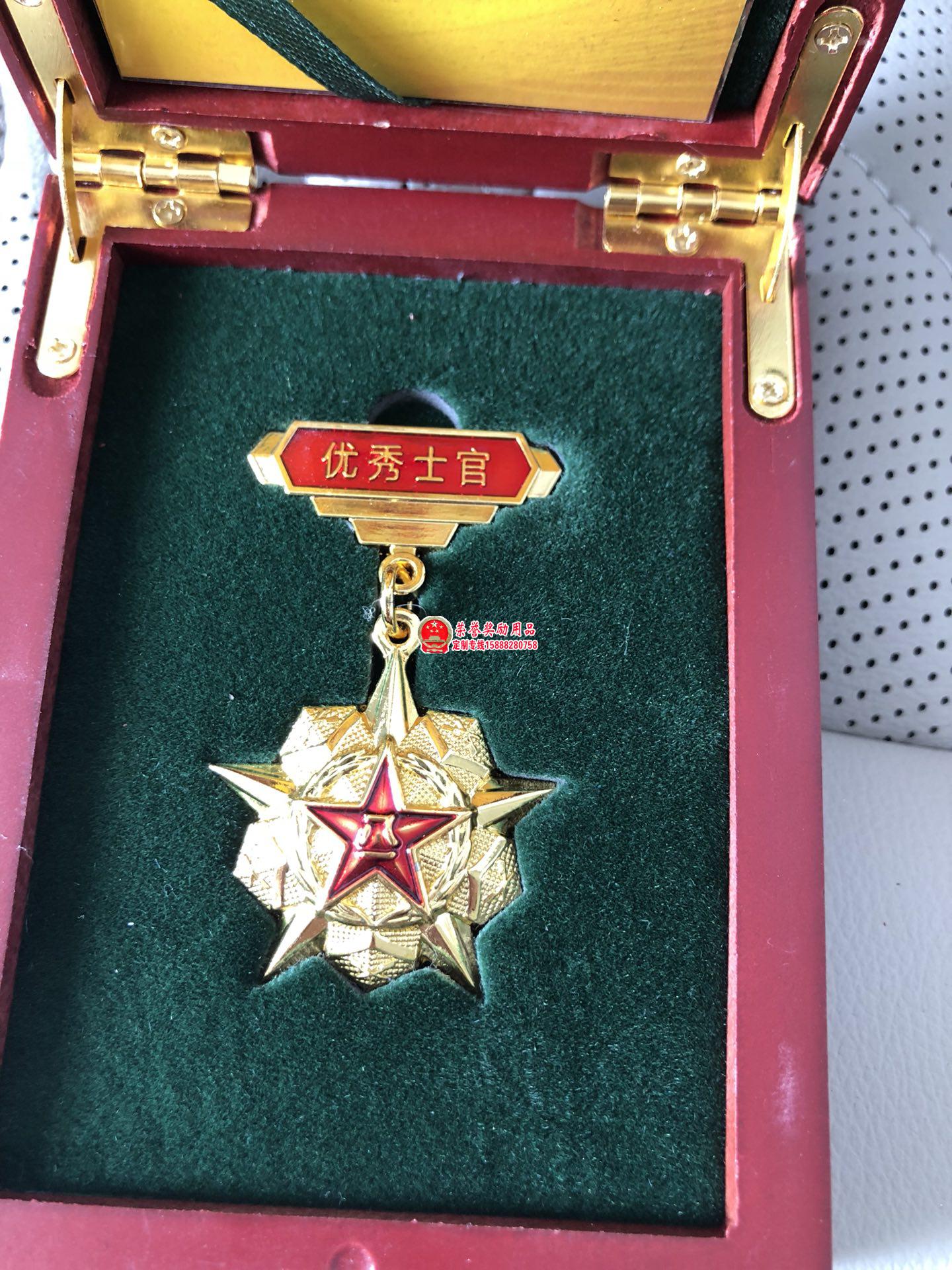 优秀士官奖章优秀义务兵奖章