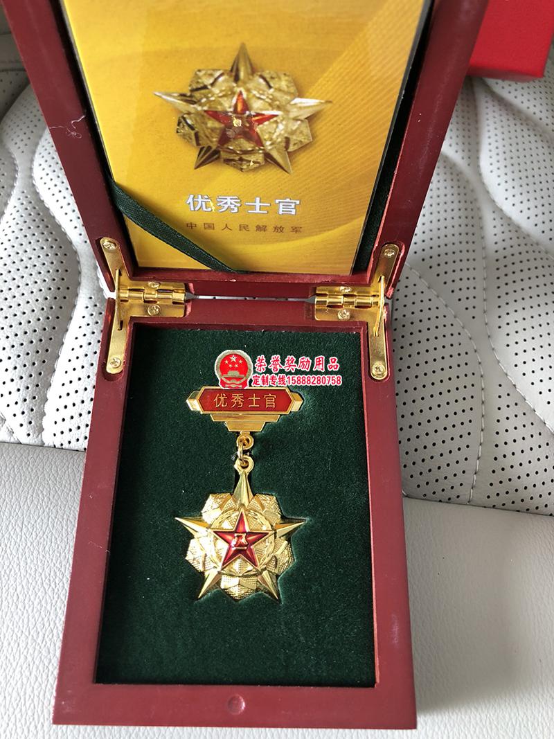 优秀士官奖章优秀义务兵奖章
